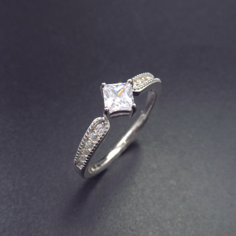 Simple Main Like Diamond Stone Wedding Rings Quadrilateral Shape